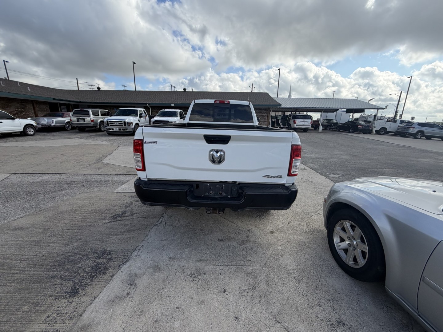 2022 White Ram 2500 Tradesman Crew Cab LWB 4WD (3C6UR5HJ8NG) with an 6.4L V8 engine, 6A transmission, located at 1687 Business 35 S, New Braunfels, TX, 78130, (830) 625-7159, 29.655487, -98.051491- Photo#7