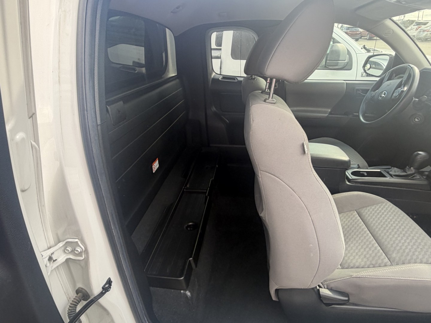 2023 White Toyota Tacoma SR5 Access Cab I4 6AT 2WD (3TYRX5GN4PT) with an 2.7L L4 DOHC 16V engine, 6A transmission, located at 1687 Business 35 S, New Braunfels, TX, 78130, (830) 625-7159, 29.655487, -98.051491- Photo#4
