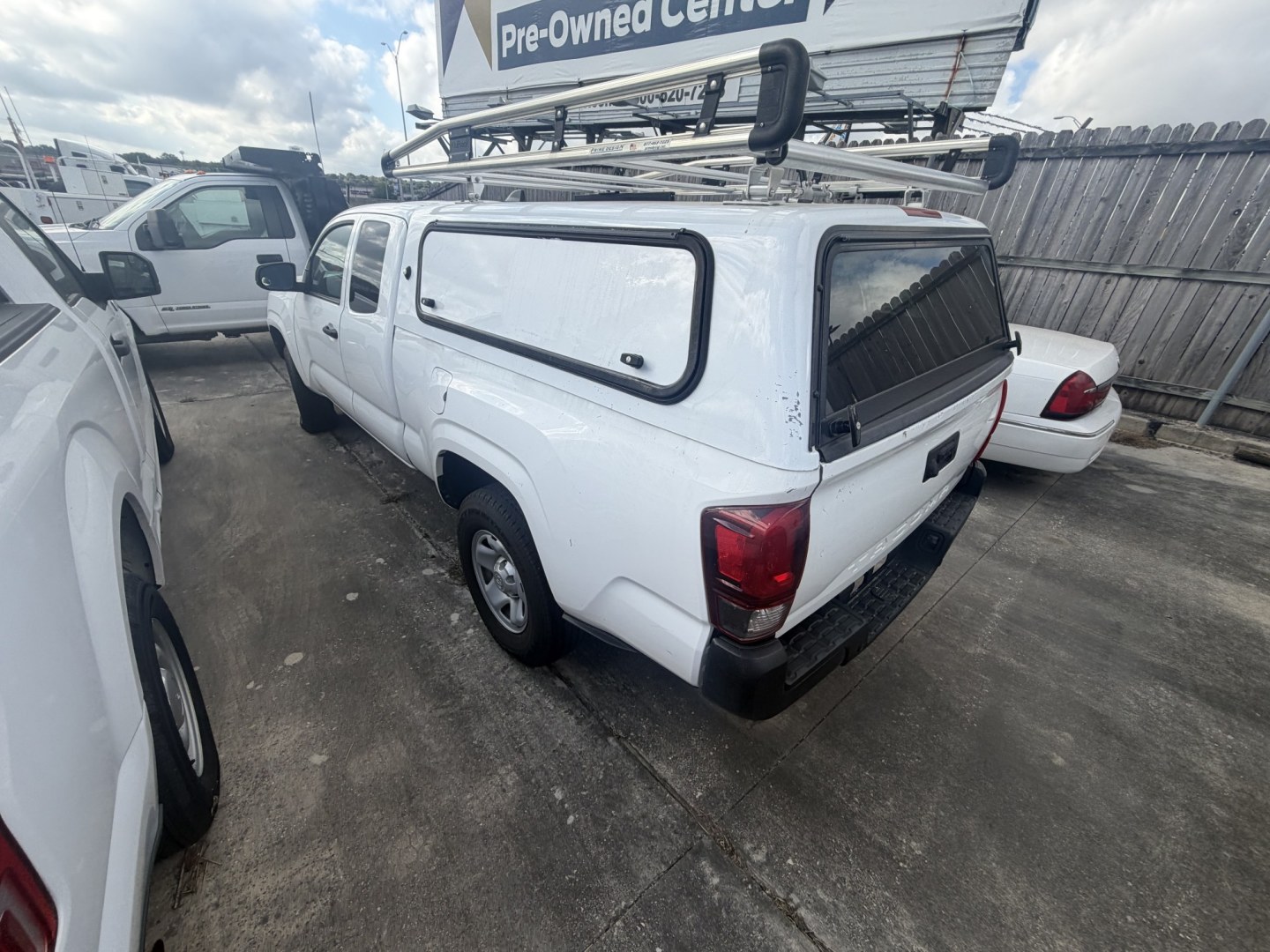 2023 White Toyota Tacoma SR5 Access Cab I4 6AT 2WD (3TYRX5GN4PT) with an 2.7L L4 DOHC 16V engine, 6A transmission, located at 1687 Business 35 S, New Braunfels, TX, 78130, (830) 625-7159, 29.655487, -98.051491- Photo#8