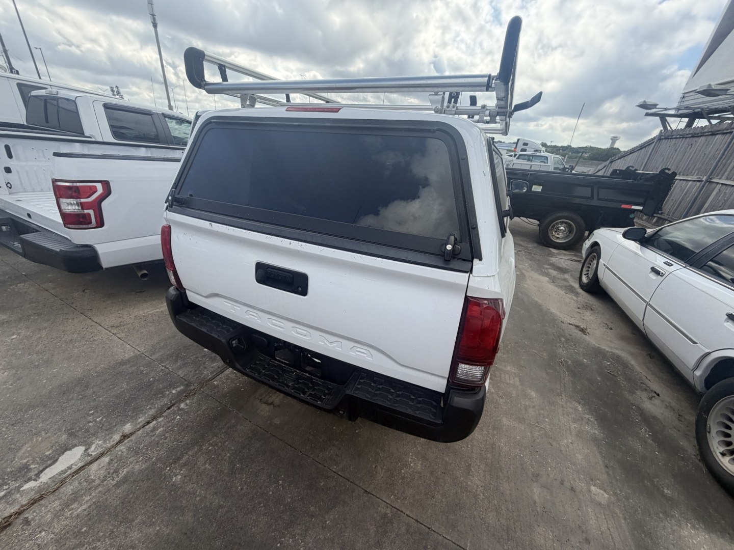2023 White Toyota Tacoma SR5 Access Cab I4 6AT 2WD (3TYRX5GN4PT) with an 2.7L L4 DOHC 16V engine, 6A transmission, located at 1687 Business 35 S, New Braunfels, TX, 78130, (830) 625-7159, 29.655487, -98.051491- Photo#7