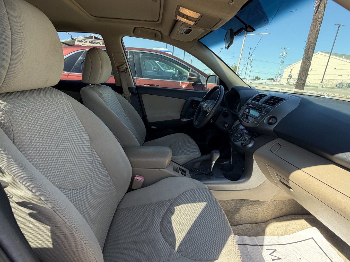 2011 Toyota RAV4 Base I4 2WD (2T3ZF4DV1BW) with an 2.5L L4 DOHC 16V engine, 4A transmission, located at 1687 Business 35 S, New Braunfels, TX, 78130, (830) 625-7159, 29.655487, -98.051491- Photo#2