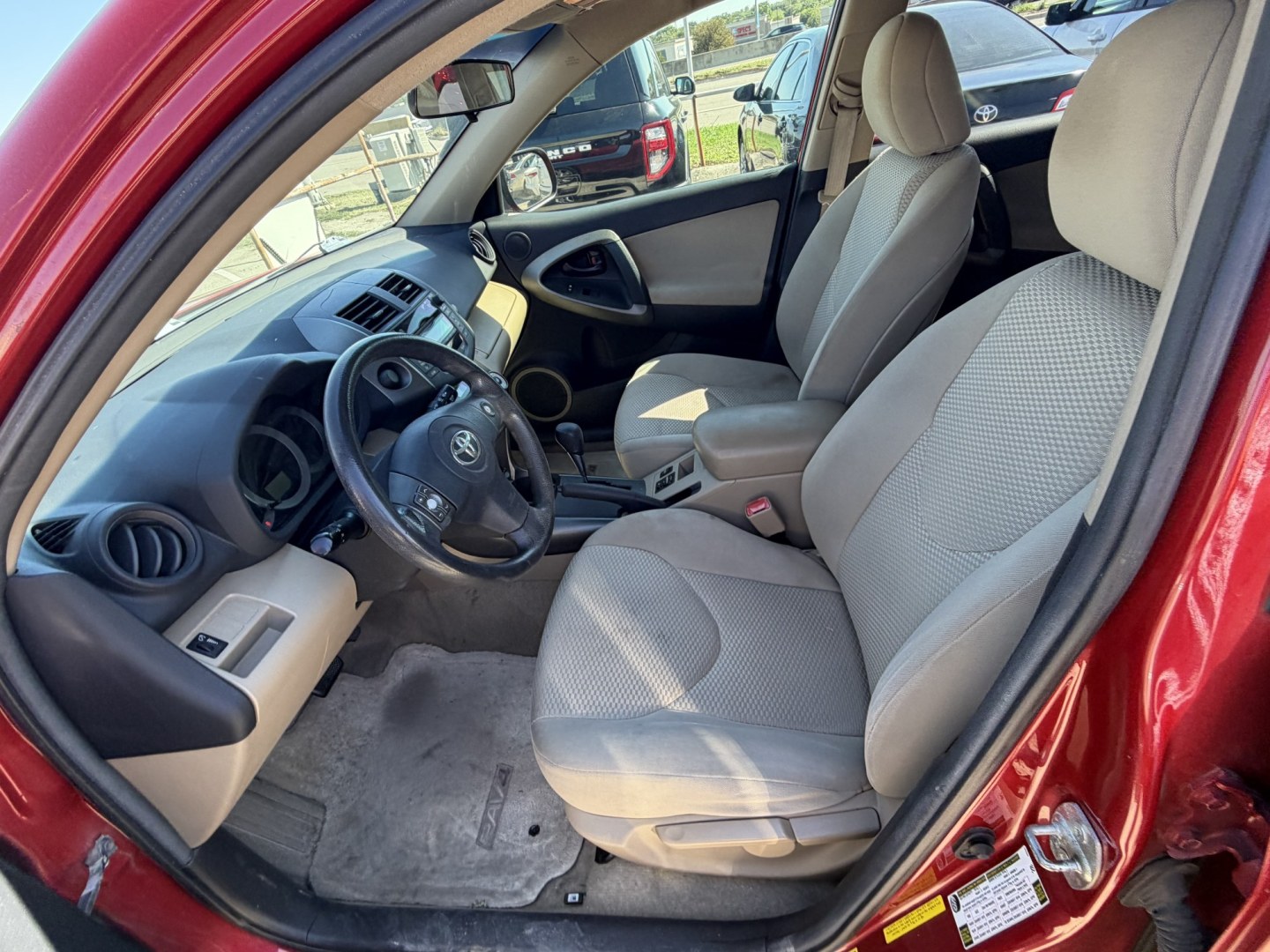 2011 Toyota RAV4 Base I4 2WD (2T3ZF4DV1BW) with an 2.5L L4 DOHC 16V engine, 4A transmission, located at 1687 Business 35 S, New Braunfels, TX, 78130, (830) 625-7159, 29.655487, -98.051491- Photo#10