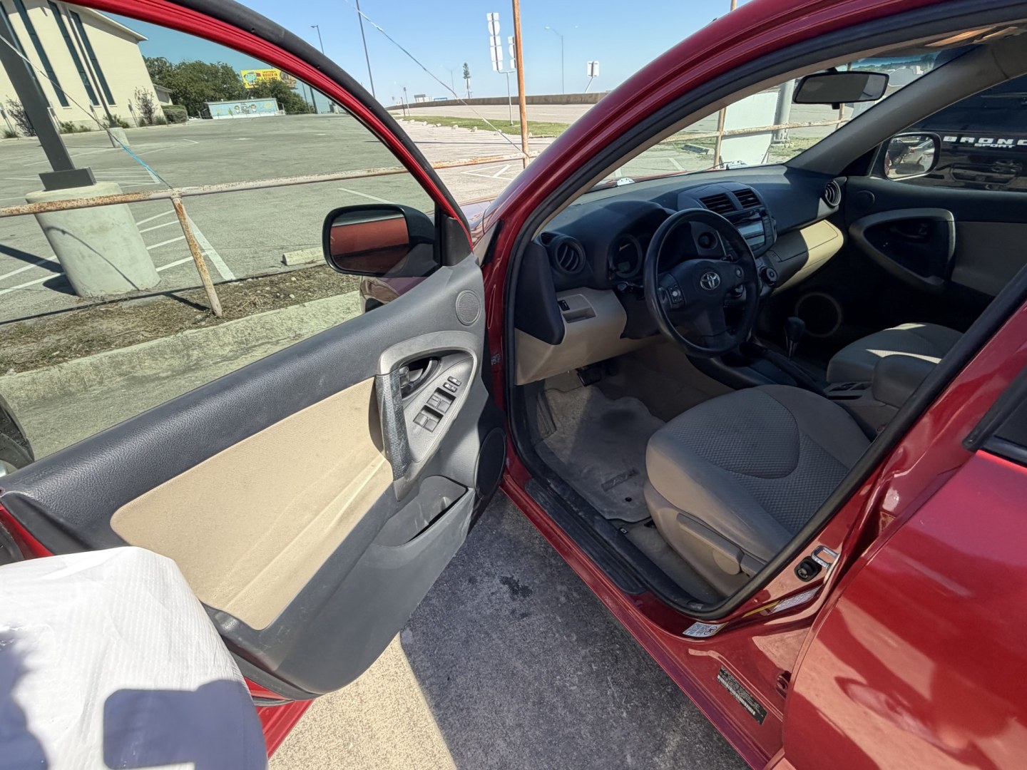 2011 Toyota RAV4 Base I4 2WD (2T3ZF4DV1BW) with an 2.5L L4 DOHC 16V engine, 4A transmission, located at 1687 Business 35 S, New Braunfels, TX, 78130, (830) 625-7159, 29.655487, -98.051491- Photo#9