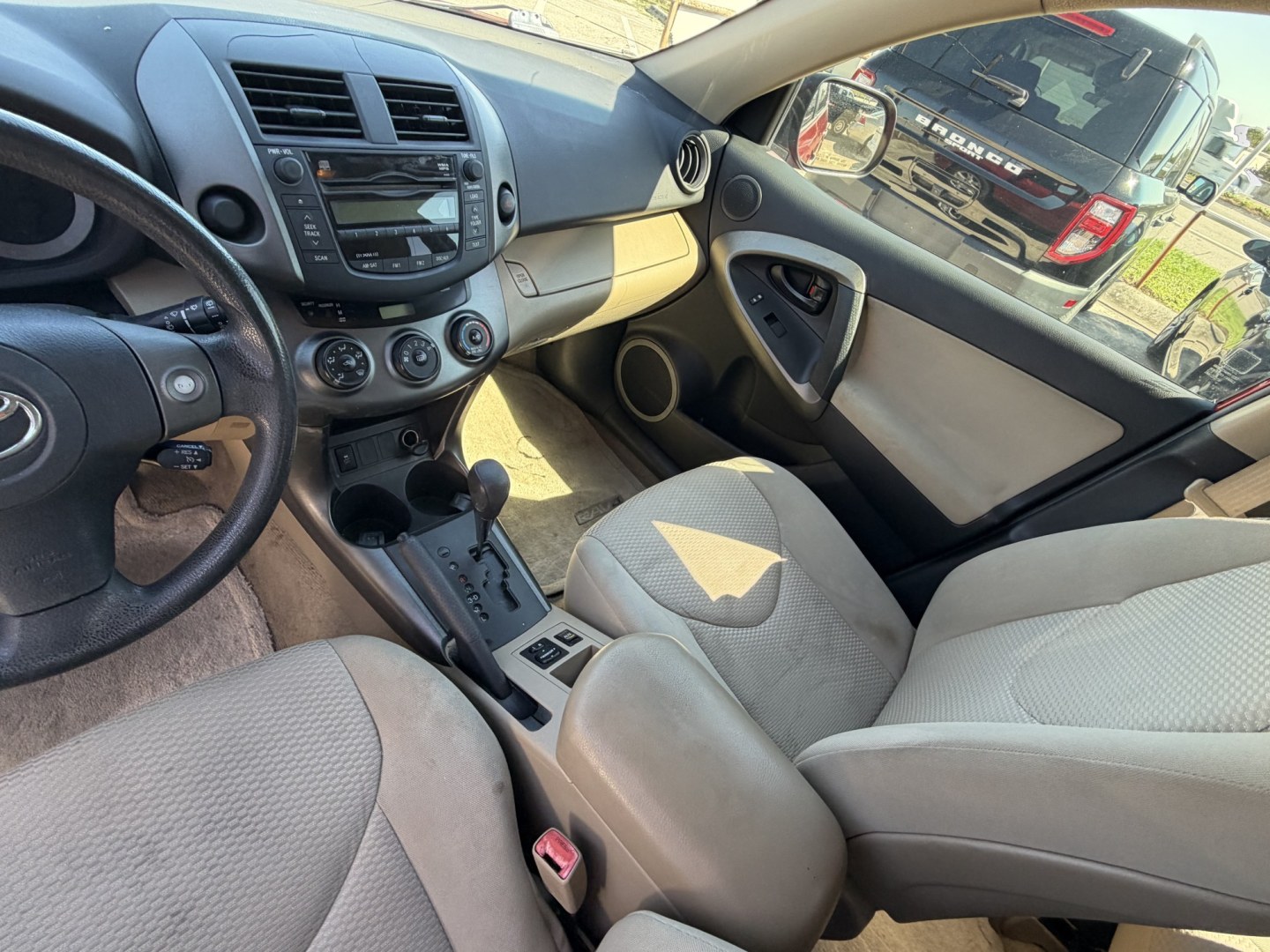 2011 Toyota RAV4 Base I4 2WD (2T3ZF4DV1BW) with an 2.5L L4 DOHC 16V engine, 4A transmission, located at 1687 Business 35 S, New Braunfels, TX, 78130, (830) 625-7159, 29.655487, -98.051491- Photo#11