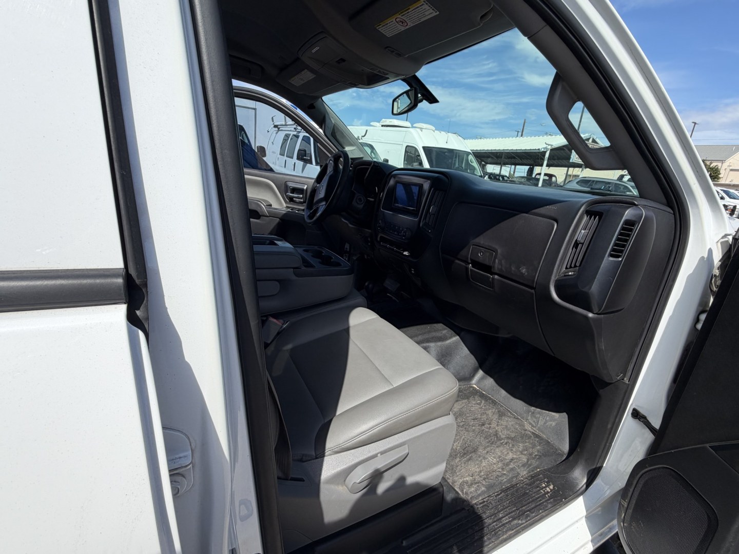 2016 White Chevrolet Silverado 2500HD Work Truck Crew Cab 4WD (1GC1KUE80GF) with an 6.6L V8 OHV 32V TURBO DIESEL engine, 6A transmission, located at 1687 Business 35 S, New Braunfels, TX, 78130, (830) 625-7159, 29.655487, -98.051491- Photo#2