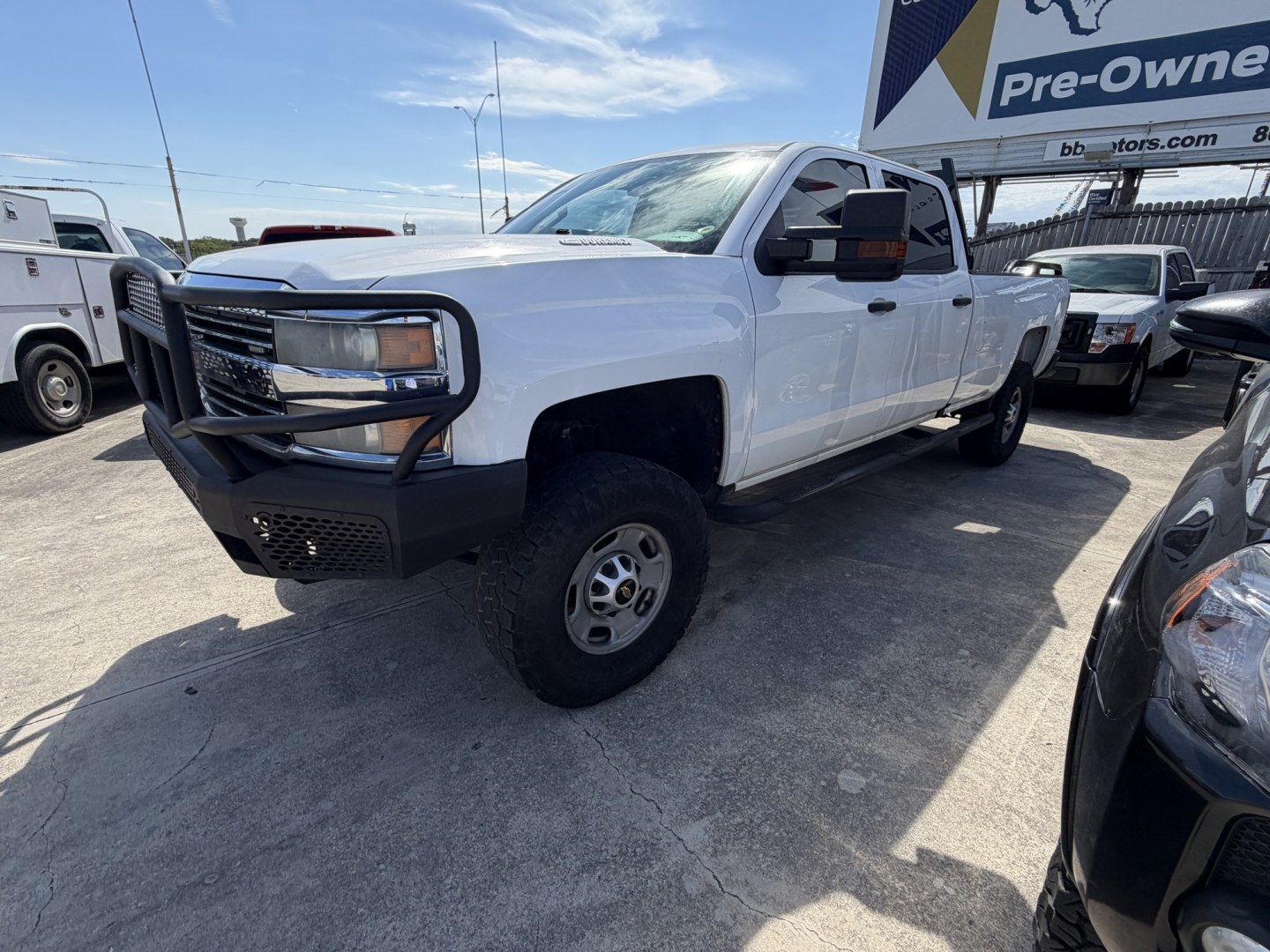 2016 White Chevrolet Silverado 2500HD Work Truck Crew Cab 4WD (1GC1KUE80GF) with an 6.6L V8 OHV 32V TURBO DIESEL engine, 6A transmission, located at 1687 Business 35 S, New Braunfels, TX, 78130, (830) 625-7159, 29.655487, -98.051491- Photo#0