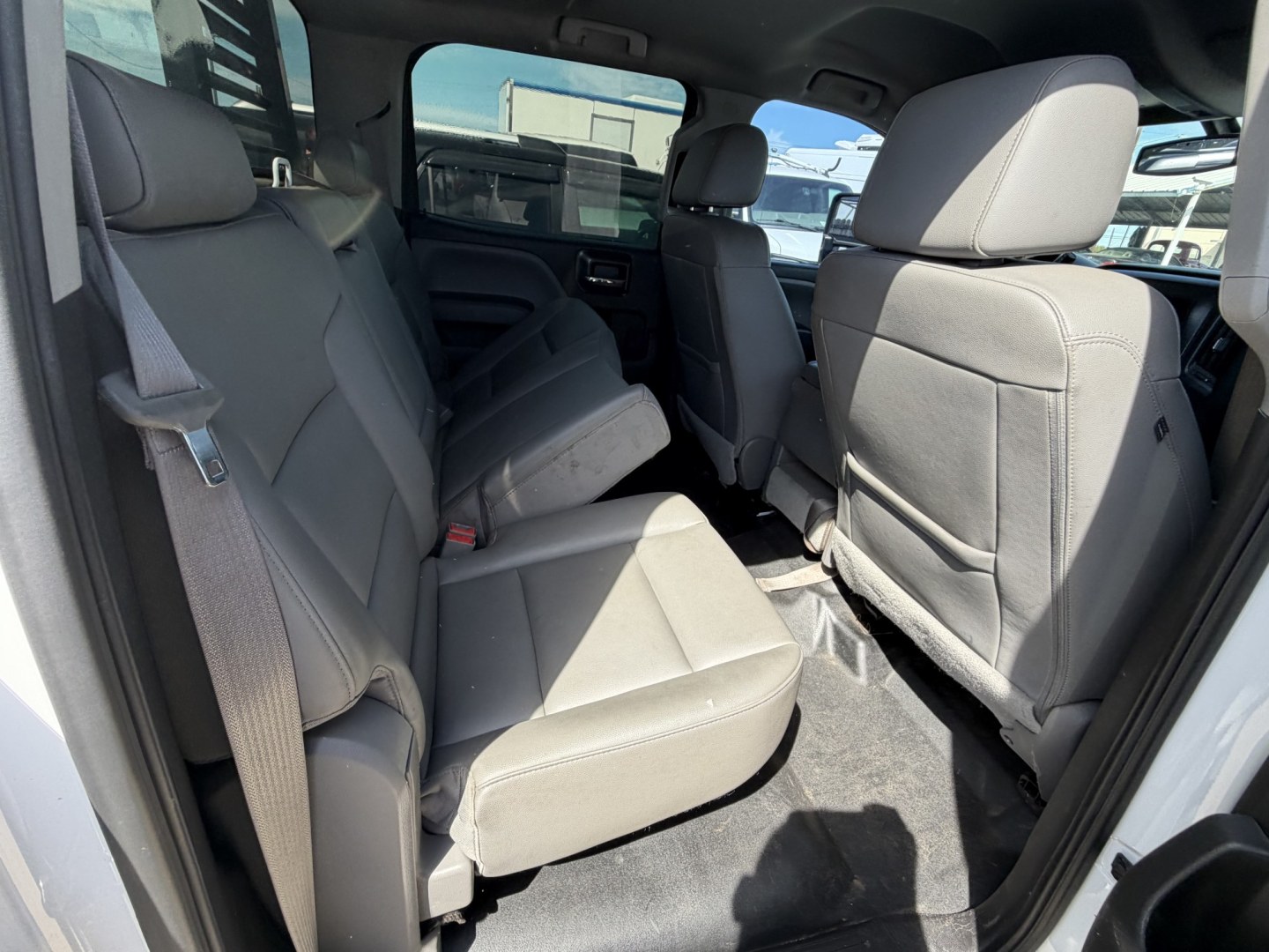 2016 White Chevrolet Silverado 2500HD Work Truck Crew Cab 4WD (1GC1KUE80GF) with an 6.6L V8 OHV 32V TURBO DIESEL engine, 6A transmission, located at 1687 Business 35 S, New Braunfels, TX, 78130, (830) 625-7159, 29.655487, -98.051491- Photo#4