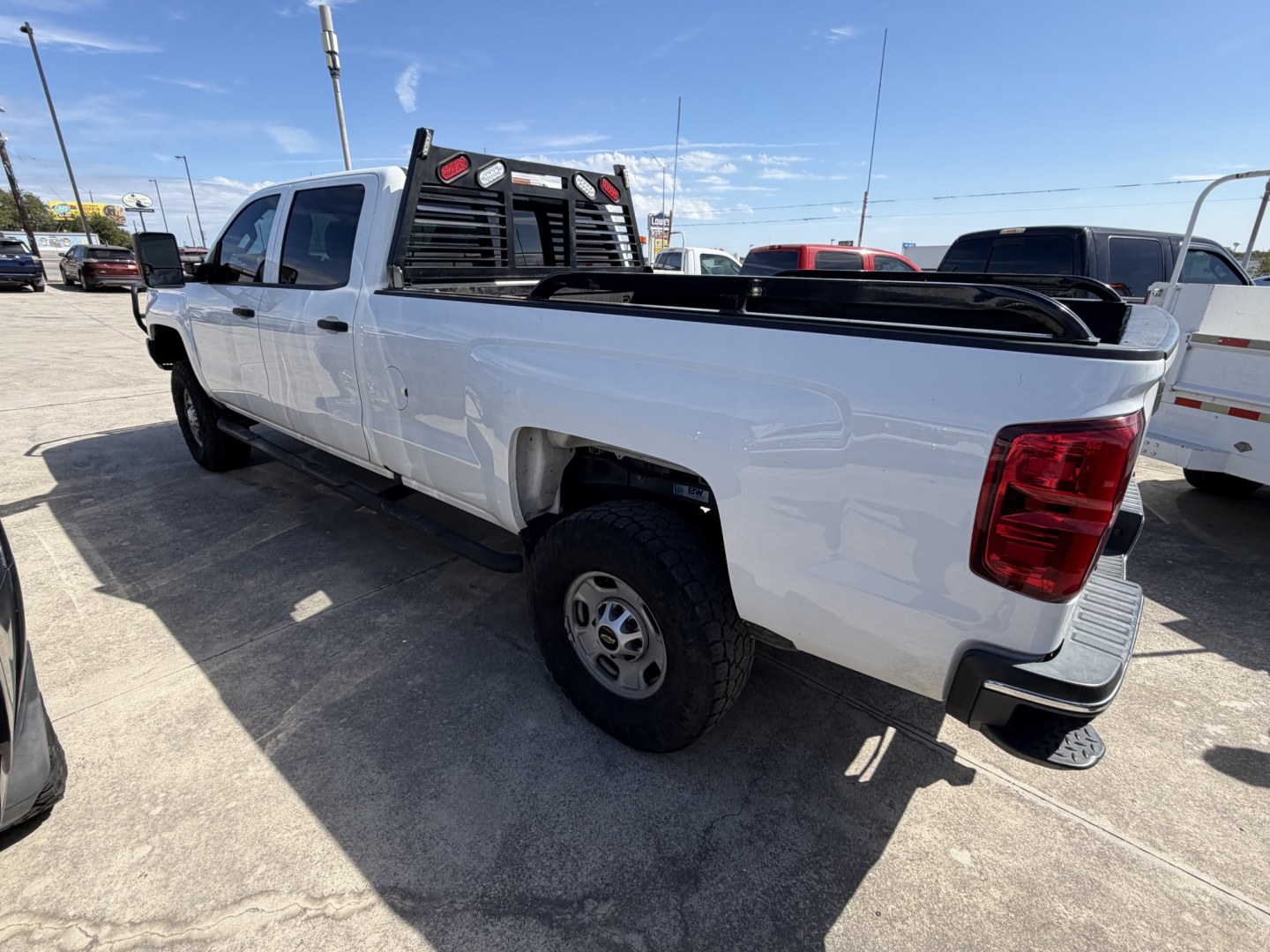 2016 White Chevrolet Silverado 2500HD Work Truck Crew Cab 4WD (1GC1KUE80GF) with an 6.6L V8 OHV 32V TURBO DIESEL engine, 6A transmission, located at 1687 Business 35 S, New Braunfels, TX, 78130, (830) 625-7159, 29.655487, -98.051491- Photo#9
