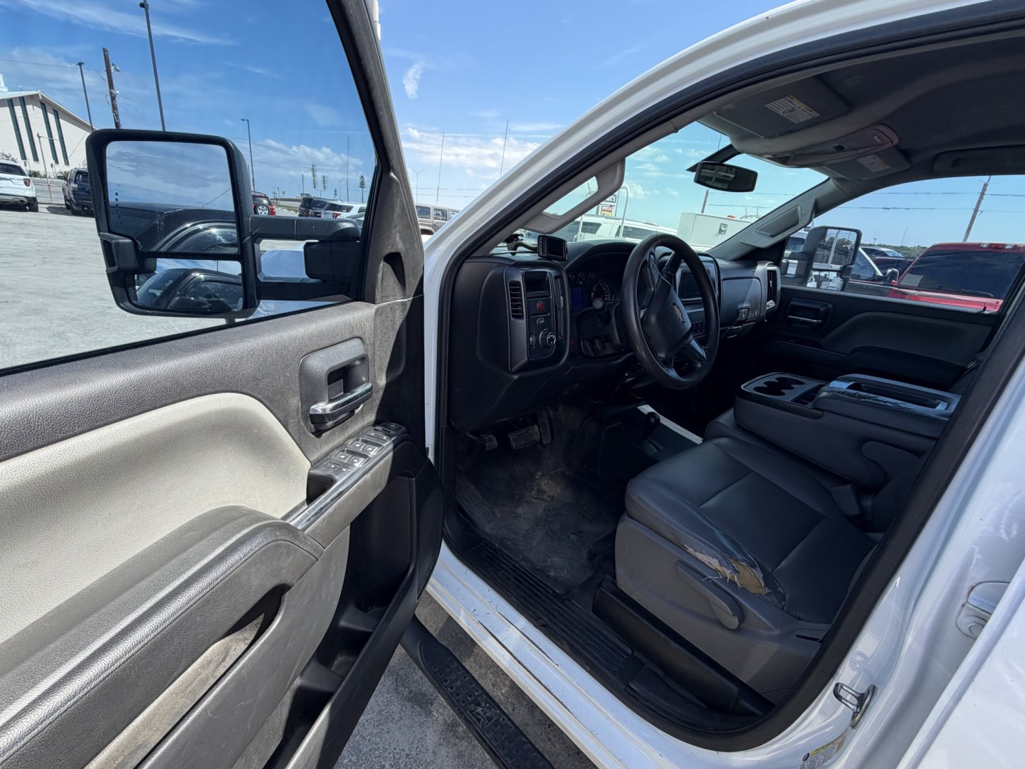 2016 White Chevrolet Silverado 2500HD Work Truck Crew Cab 4WD (1GC1KUE80GF) with an 6.6L V8 OHV 32V TURBO DIESEL engine, 6A transmission, located at 1687 Business 35 S, New Braunfels, TX, 78130, (830) 625-7159, 29.655487, -98.051491- Photo#11