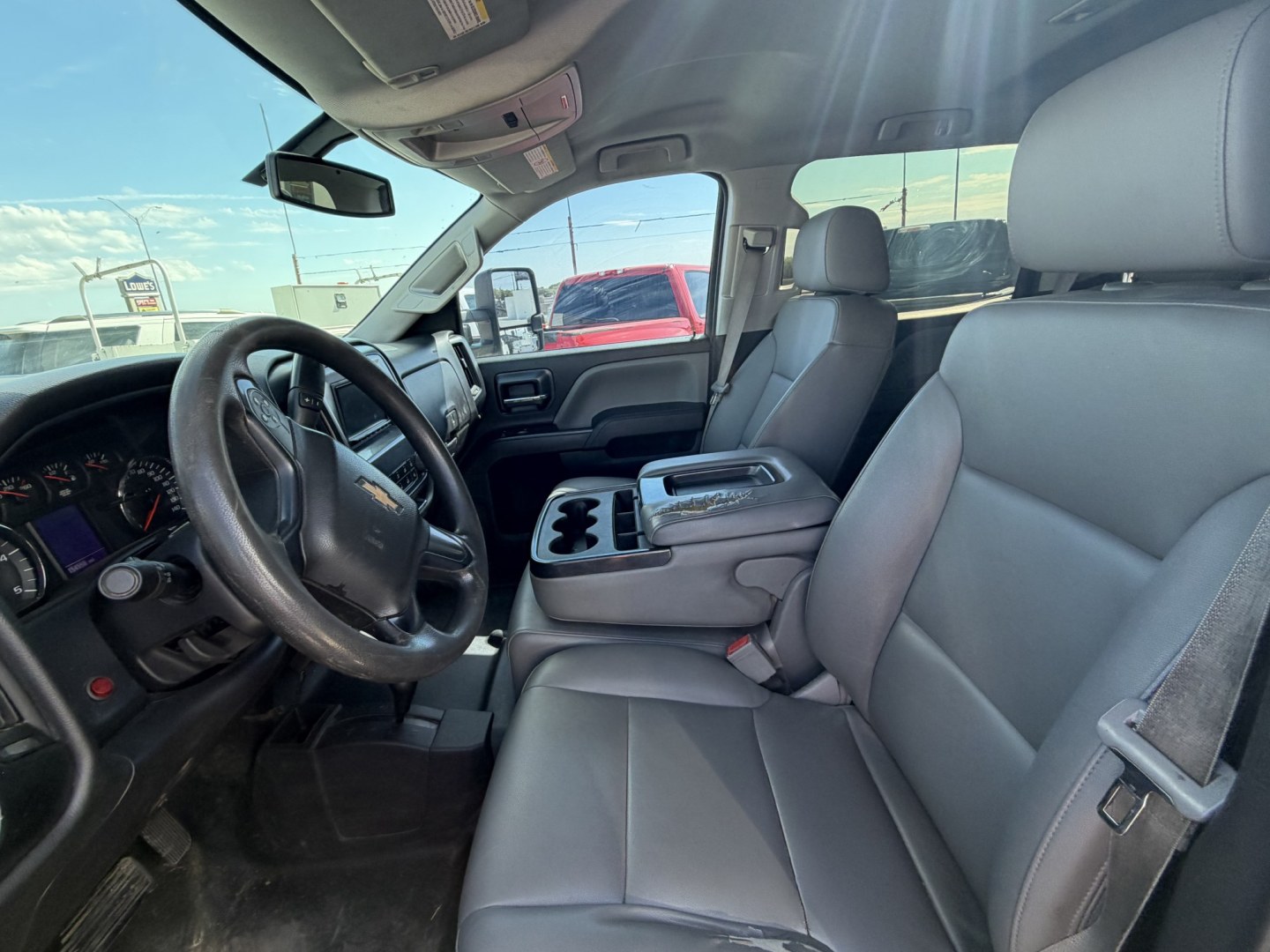 2016 White Chevrolet Silverado 2500HD Work Truck Crew Cab 4WD (1GC1KUE80GF) with an 6.6L V8 OHV 32V TURBO DIESEL engine, 6A transmission, located at 1687 Business 35 S, New Braunfels, TX, 78130, (830) 625-7159, 29.655487, -98.051491- Photo#12