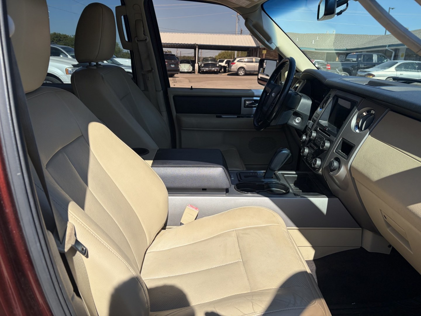2017 Red Ford Expedition EL XLT 4WD (1FMJK1JT7HE) with an 3.5L V6 DOHC 24V FFV engine, 6A transmission, located at 1687 Business 35 S, New Braunfels, TX, 78130, (830) 625-7159, 29.655487, -98.051491- Photo#2