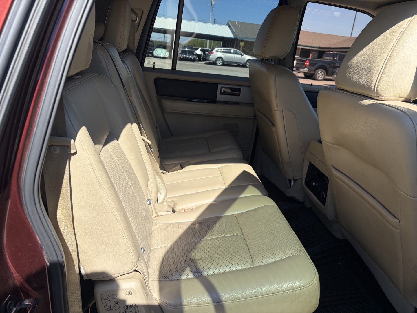 2017 Red Ford Expedition EL XLT 4WD (1FMJK1JT7HE) with an 3.5L V6 DOHC 24V FFV engine, 6A transmission, located at 1687 Business 35 S, New Braunfels, TX, 78130, (830) 625-7159, 29.655487, -98.051491- Photo#4