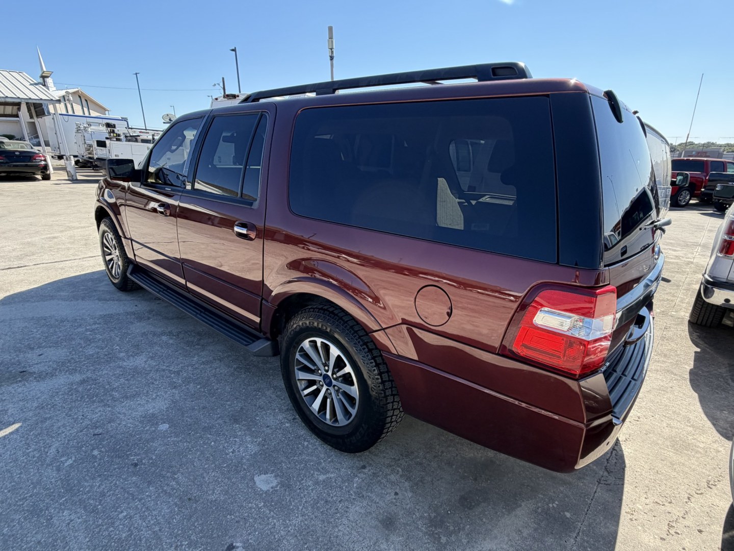 2017 Red Ford Expedition EL XLT 4WD (1FMJK1JT7HE) with an 3.5L V6 DOHC 24V FFV engine, 6A transmission, located at 1687 Business 35 S, New Braunfels, TX, 78130, (830) 625-7159, 29.655487, -98.051491- Photo#7
