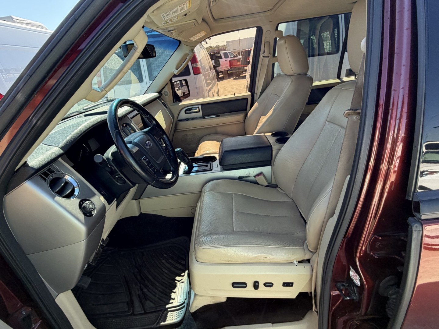 2017 Red Ford Expedition EL XLT 4WD (1FMJK1JT7HE) with an 3.5L V6 DOHC 24V FFV engine, 6A transmission, located at 1687 Business 35 S, New Braunfels, TX, 78130, (830) 625-7159, 29.655487, -98.051491- Photo#10