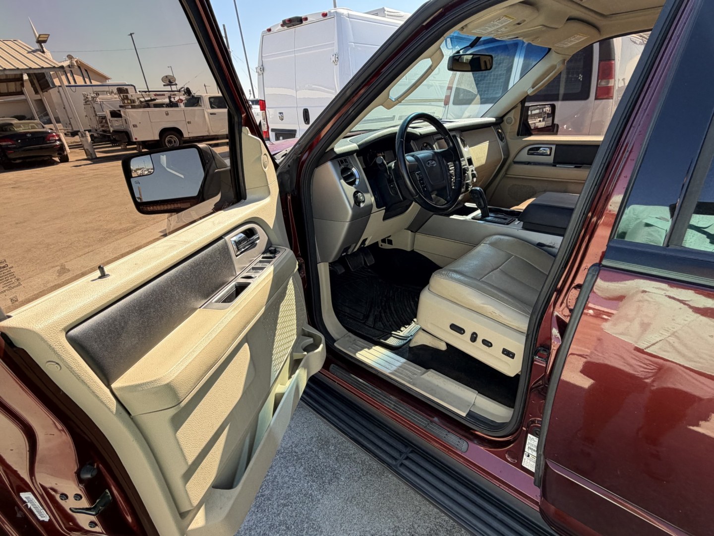 2017 Red Ford Expedition EL XLT 4WD (1FMJK1JT7HE) with an 3.5L V6 DOHC 24V FFV engine, 6A transmission, located at 1687 Business 35 S, New Braunfels, TX, 78130, (830) 625-7159, 29.655487, -98.051491- Photo#9