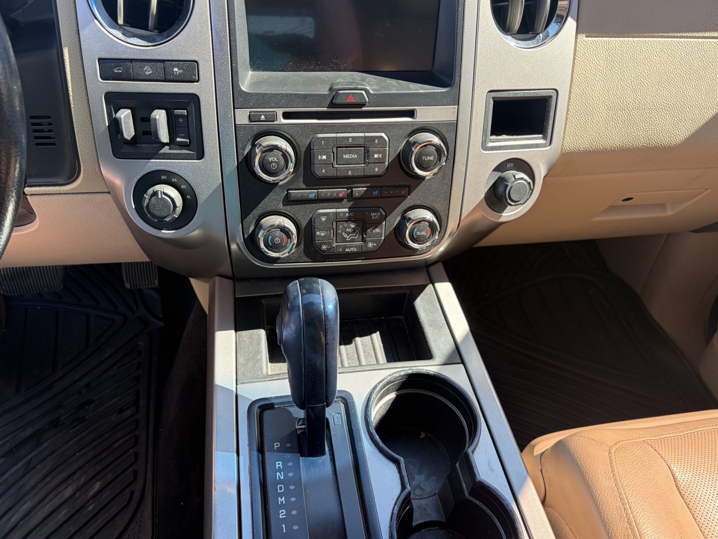 2017 Red Ford Expedition EL XLT 4WD (1FMJK1JT7HE) with an 3.5L V6 DOHC 24V FFV engine, 6A transmission, located at 1687 Business 35 S, New Braunfels, TX, 78130, (830) 625-7159, 29.655487, -98.051491- Photo#13