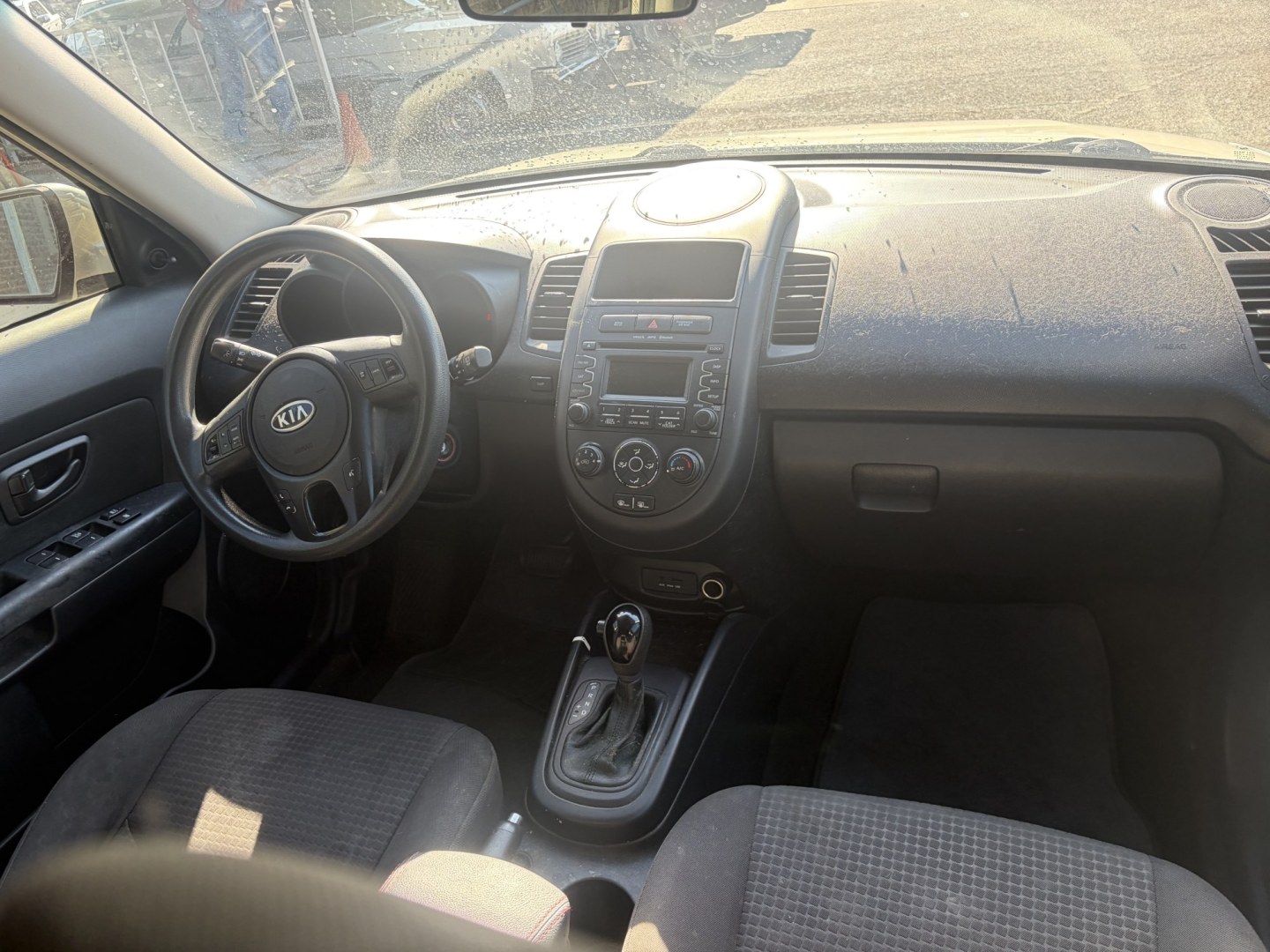 2012 White Kia Soul Base (KNDJT2A50C7) with an 1.6L L4 DOHC 16V engine, 5-Speed Manual transmission, located at 1687 Business 35 S, New Braunfels, TX, 78130, (830) 625-7159, 29.655487, -98.051491- Photo#6