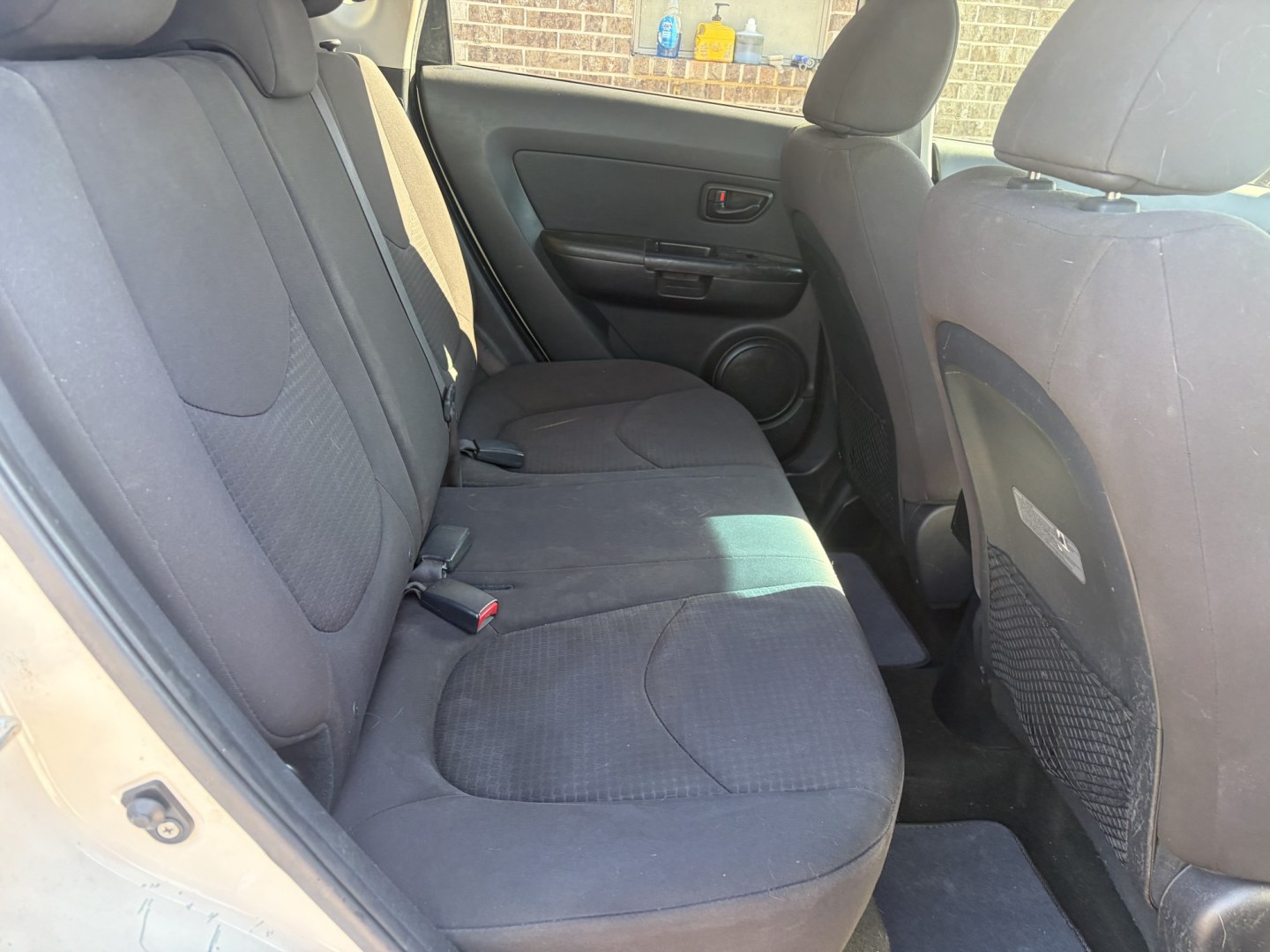 2012 White Kia Soul Base (KNDJT2A50C7) with an 1.6L L4 DOHC 16V engine, 5-Speed Manual transmission, located at 1687 Business 35 S, New Braunfels, TX, 78130, (830) 625-7159, 29.655487, -98.051491- Photo#5