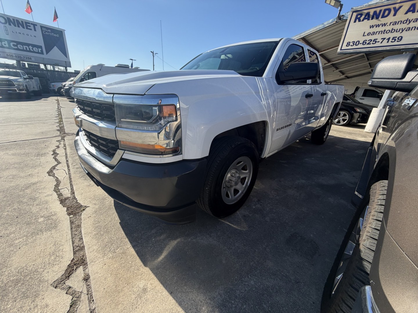 2017 White Chevrolet Silverado 1500 Work Truck Double Cab 2WD (1GCRCNEH9HZ) with an 4.3L V6 OHV 12V engine, 6A transmission, located at 1687 Business 35 S, New Braunfels, TX, 78130, (830) 625-7159, 29.655487, -98.051491- Photo#0