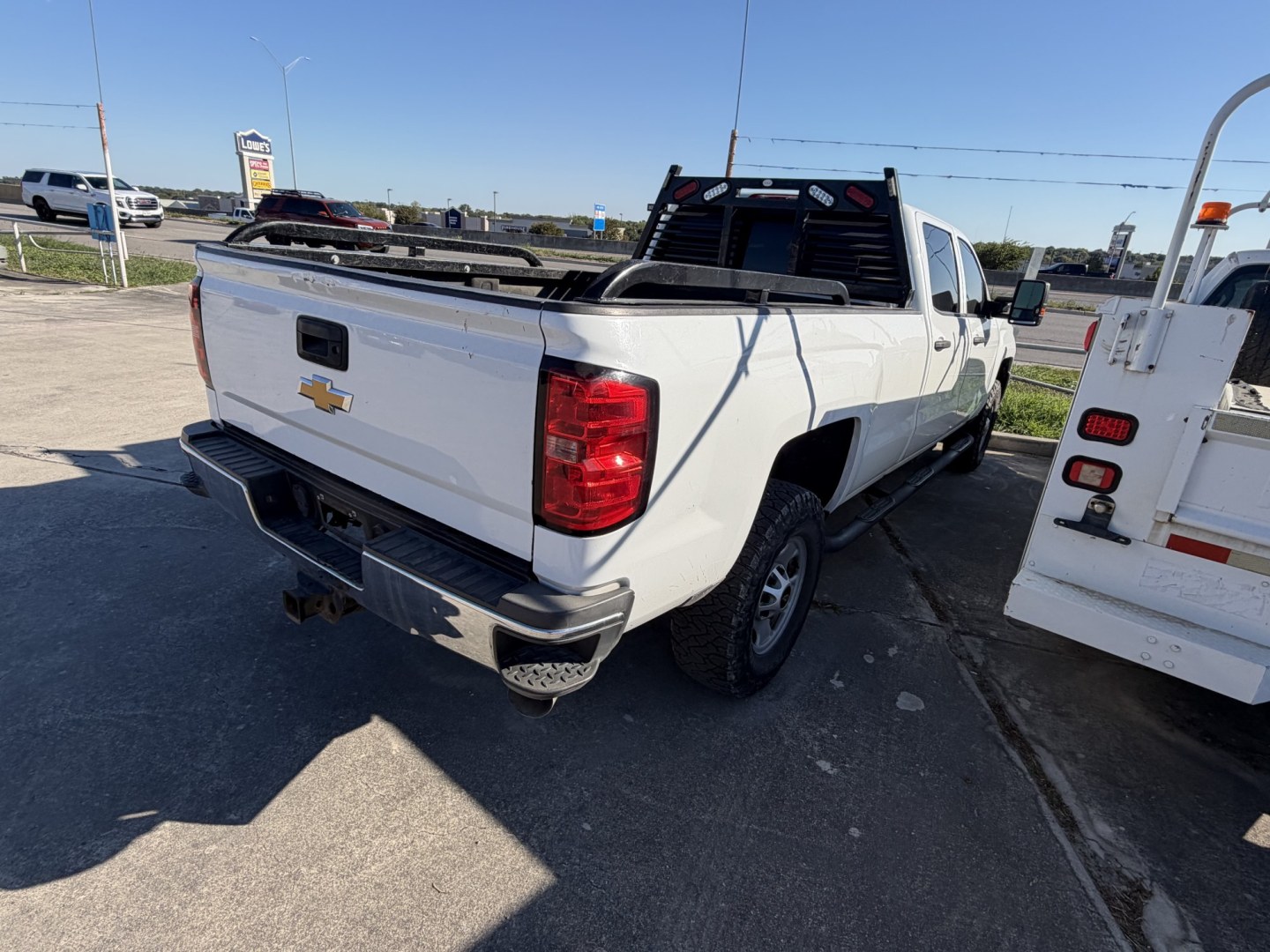 2016 White Chevrolet Silverado 2500HD Work Truck Crew Cab 2WD (1GC1CUE85GF) with an 6.6L V8 OHV 32V TURBO DIESEL engine, 6A transmission, located at 1687 Business 35 S, New Braunfels, TX, 78130, (830) 625-7159, 29.655487, -98.051491- Photo#6