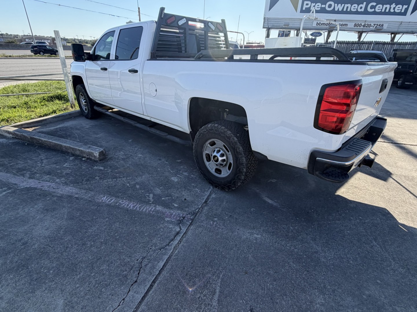 2016 White Chevrolet Silverado 2500HD Work Truck Crew Cab 2WD (1GC1CUE85GF) with an 6.6L V8 OHV 32V TURBO DIESEL engine, 6A transmission, located at 1687 Business 35 S, New Braunfels, TX, 78130, (830) 625-7159, 29.655487, -98.051491- Photo#8