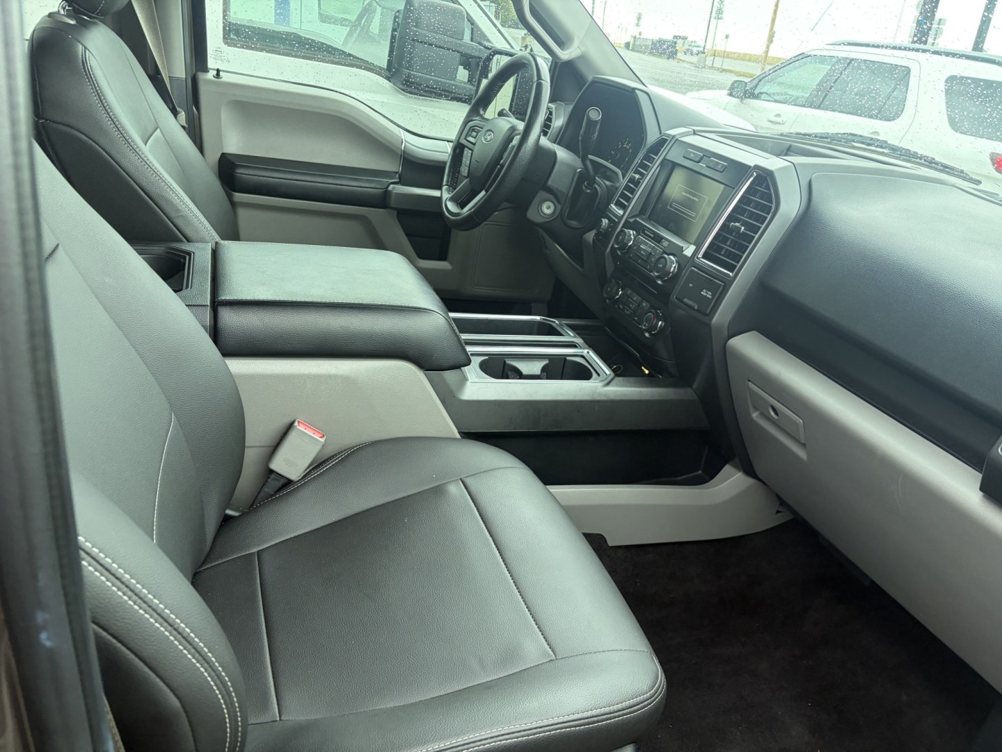 2015 Ford F-150 XLT SuperCrew 5.5-ft. Bed 2WD (1FTEW1CP9FK) with an 2.7L V6 DOHC 24V engine, 6A transmission, located at 1687 Business 35 S, New Braunfels, TX, 78130, (830) 625-7159, 29.655487, -98.051491- Photo#2