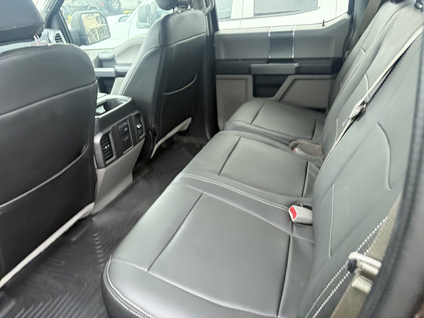 2015 Ford F-150 XLT SuperCrew 5.5-ft. Bed 2WD (1FTEW1CP9FK) with an 2.7L V6 DOHC 24V engine, 6A transmission, located at 1687 Business 35 S, New Braunfels, TX, 78130, (830) 625-7159, 29.655487, -98.051491- Photo#9