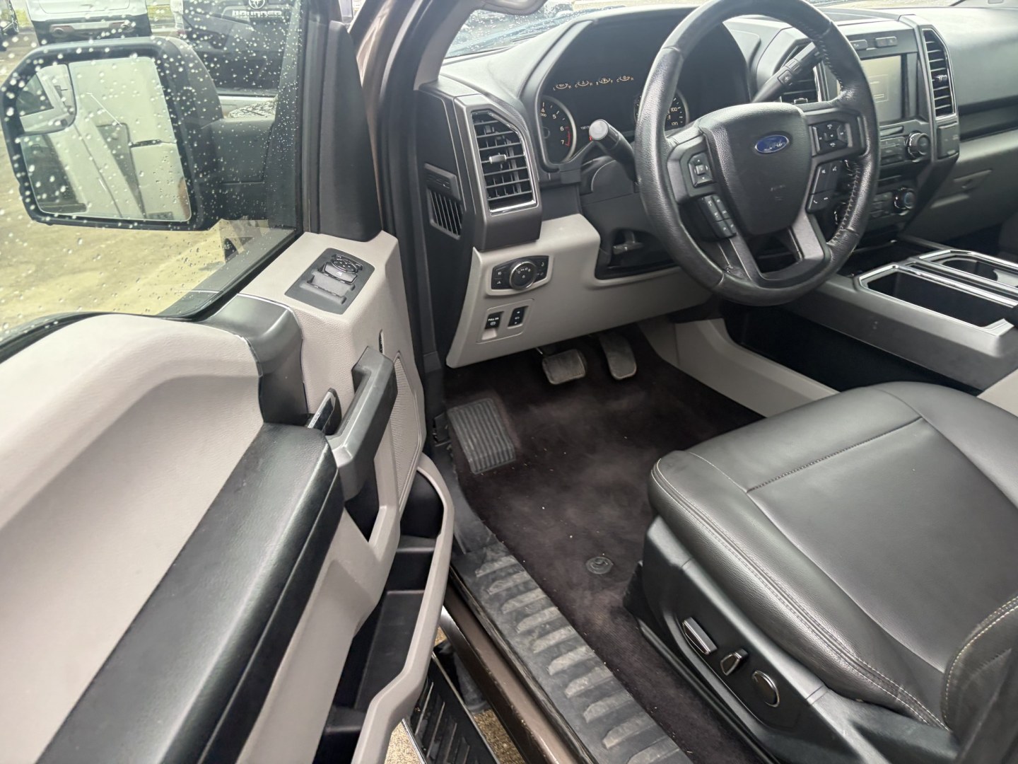 2015 Ford F-150 XLT SuperCrew 5.5-ft. Bed 2WD (1FTEW1CP9FK) with an 2.7L V6 DOHC 24V engine, 6A transmission, located at 1687 Business 35 S, New Braunfels, TX, 78130, (830) 625-7159, 29.655487, -98.051491- Photo#10