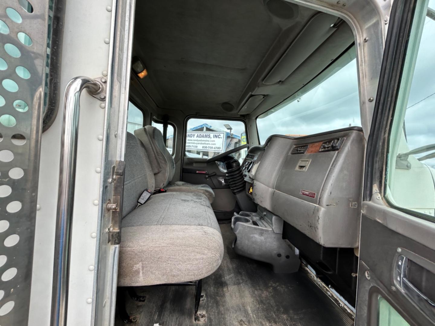 2008 White Kenworth T300 - (2XKMDN9X18M) with an 8.3L L6 DIESEL engine, located at 1687 Business 35 S, New Braunfels, TX, 78130, (830) 625-7159, 29.655487, -98.051491 - Photo#8