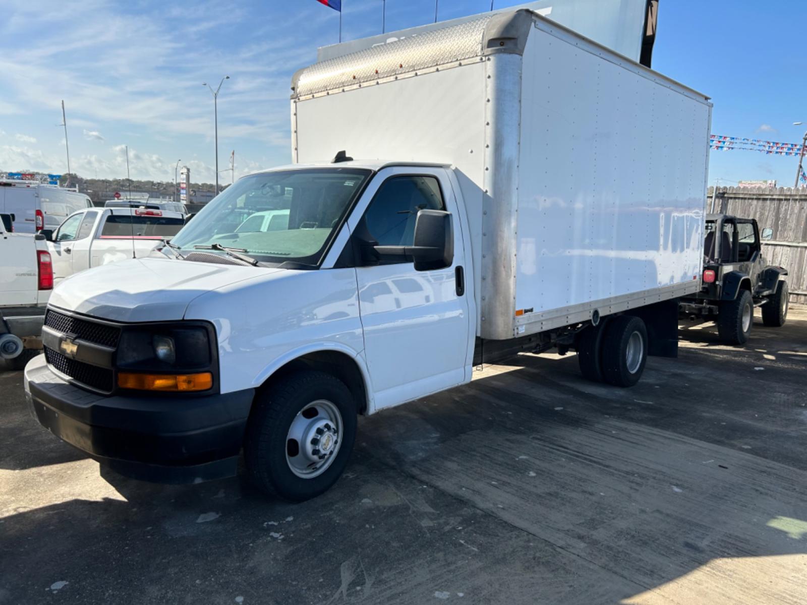 2017 White Chevrolet Express G3500 159" (1GB3GSCG8H1) with an 6.0L V8 OHV 16V FFV engine, 6A transmission, located at 1687 Business 35 S, New Braunfels, TX, 78130, (830) 625-7159, 29.655487, -98.051491 - Photo #0
