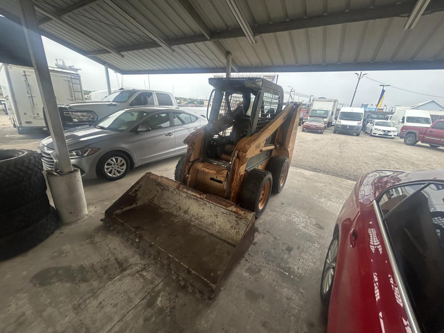 2009 Yellow Case 420 series 3 (NAM413641) , located at 1687 Business 35 S, New Braunfels, TX, 78130, (830) 625-7159, 29.655487, -98.051491 - Photo#0