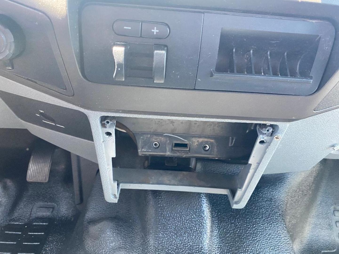 2015 White Ford F-350 SD (1FD7X3A66FE) with an 6.2L V8 F SOHC 16V engine, Automatic transmission, located at 1687 Business 35 S, New Braunfels, TX, 78130, (830) 625-7159, 29.655487, -98.051491 - Photo#17