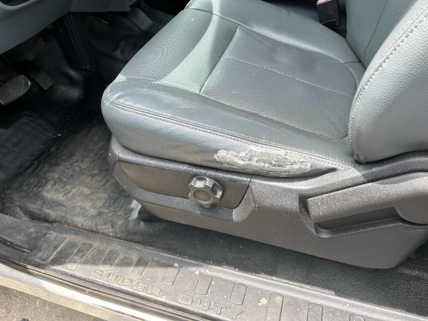 2015 White Ford F-350 SD (1FD7X3A66FE) with an 6.2L V8 F SOHC 16V engine, Automatic transmission, located at 1687 Business 35 S, New Braunfels, TX, 78130, (830) 625-7159, 29.655487, -98.051491 - Photo#9