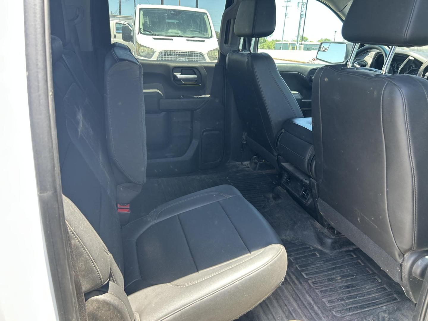 2020 White Chevrolet Silverado 1500 Work Truck Crew Cab Short Box 4WD (3GCUYAEF6LG) with an 5.3L V8 OHV 16V engine, 6A transmission, located at 1687 Business 35 S, New Braunfels, TX, 78130, (830) 625-7159, 29.655487, -98.051491 - Photo#5