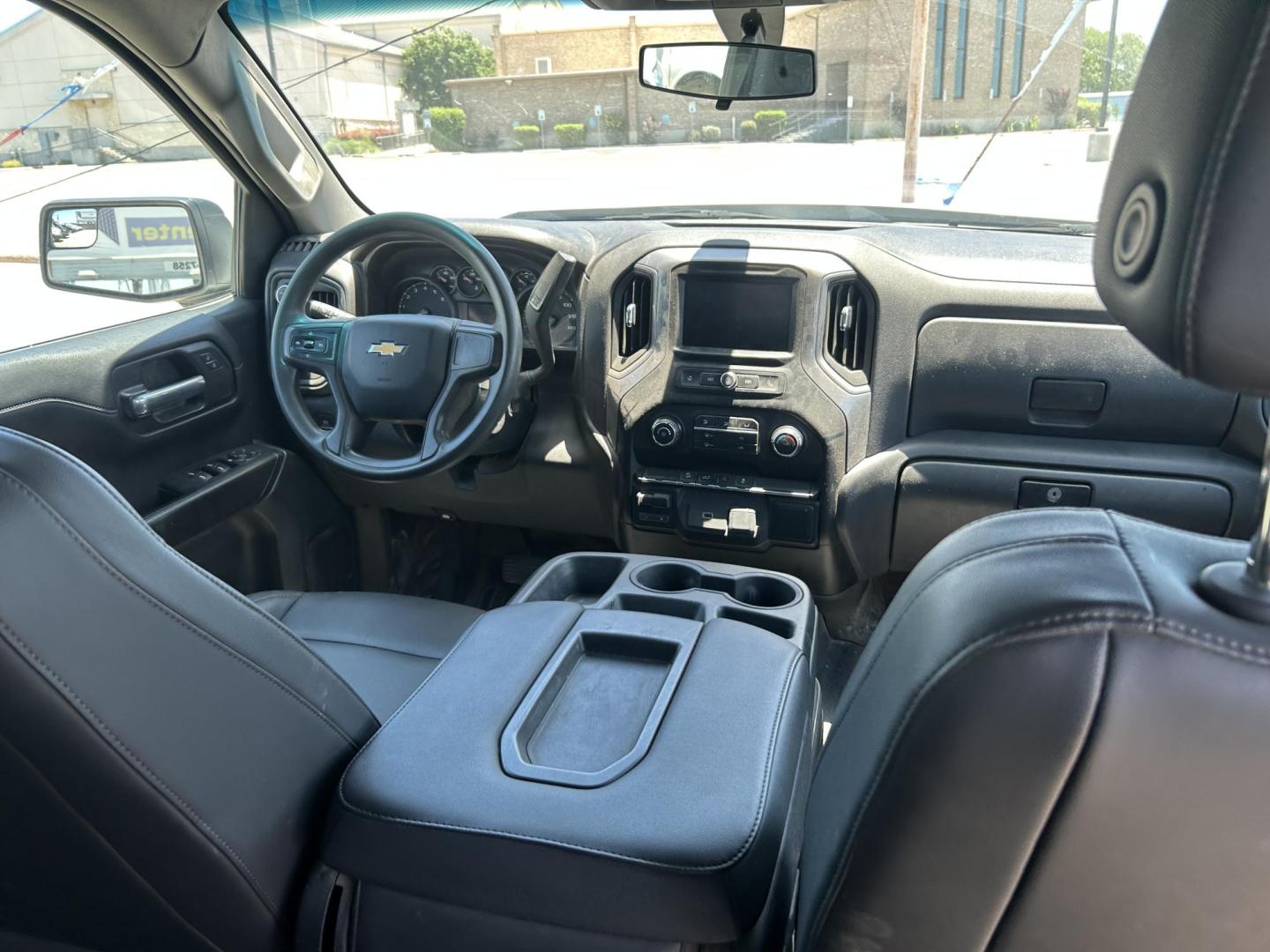 2020 White Chevrolet Silverado 1500 Work Truck Crew Cab Short Box 4WD (3GCUYAEF6LG) with an 5.3L V8 OHV 16V engine, 6A transmission, located at 1687 Business 35 S, New Braunfels, TX, 78130, (830) 625-7159, 29.655487, -98.051491 - Photo#6
