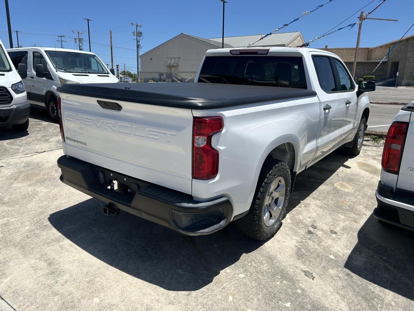 2020 White Chevrolet Silverado 1500 Work Truck Crew Cab Short Box 4WD (3GCUYAEF6LG) with an 5.3L V8 OHV 16V engine, 6A transmission, located at 1687 Business 35 S, New Braunfels, TX, 78130, (830) 625-7159, 29.655487, -98.051491 - Photo#7