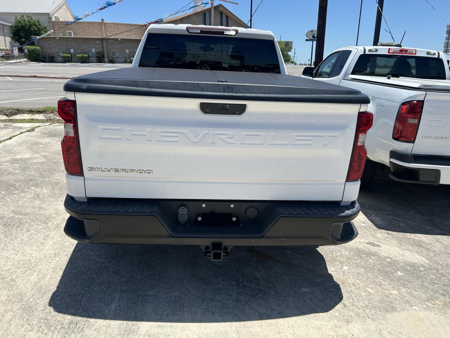 2020 White Chevrolet Silverado 1500 Work Truck Crew Cab Short Box 4WD (3GCUYAEF6LG) with an 5.3L V8 OHV 16V engine, 6A transmission, located at 1687 Business 35 S, New Braunfels, TX, 78130, (830) 625-7159, 29.655487, -98.051491 - Photo#8