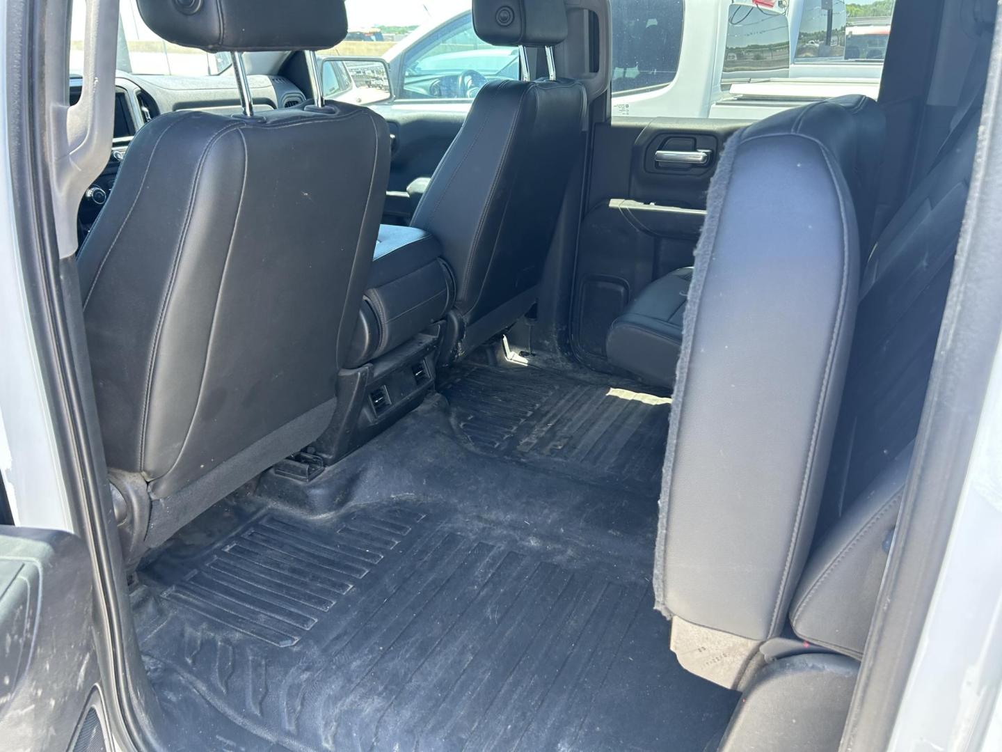 2020 White Chevrolet Silverado 1500 Work Truck Crew Cab Short Box 4WD (3GCUYAEF6LG) with an 5.3L V8 OHV 16V engine, 6A transmission, located at 1687 Business 35 S, New Braunfels, TX, 78130, (830) 625-7159, 29.655487, -98.051491 - Photo#10