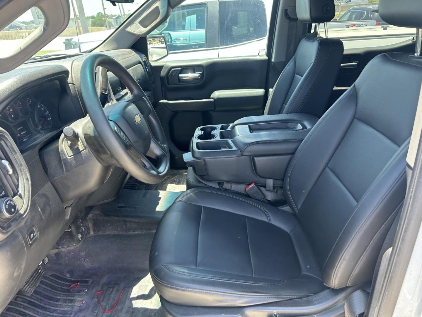 2020 White Chevrolet Silverado 1500 Work Truck Crew Cab Short Box 4WD (3GCUYAEF6LG) with an 5.3L V8 OHV 16V engine, 6A transmission, located at 1687 Business 35 S, New Braunfels, TX, 78130, (830) 625-7159, 29.655487, -98.051491 - Photo#12