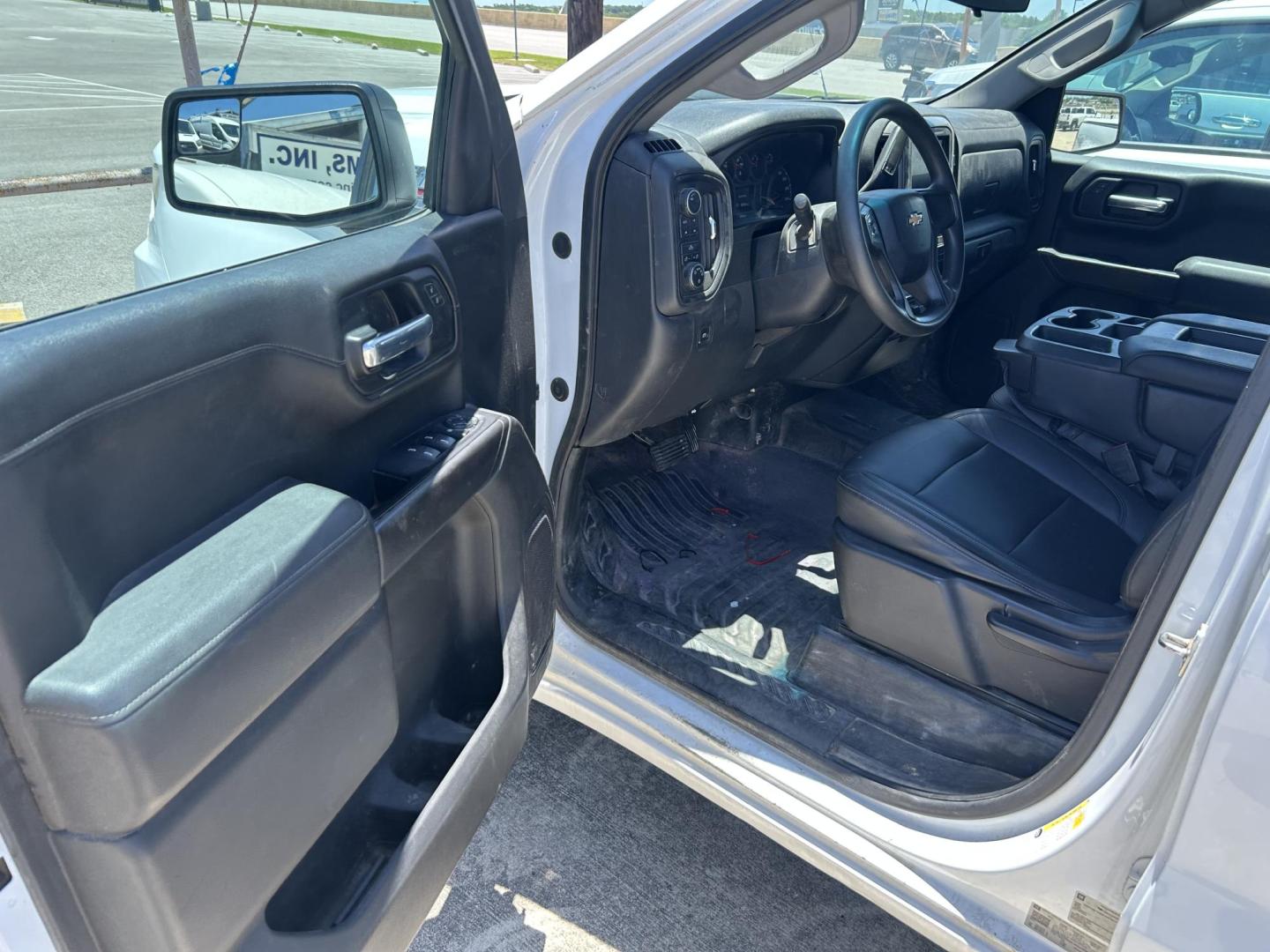 2020 White Chevrolet Silverado 1500 Work Truck Crew Cab Short Box 4WD (3GCUYAEF6LG) with an 5.3L V8 OHV 16V engine, 6A transmission, located at 1687 Business 35 S, New Braunfels, TX, 78130, (830) 625-7159, 29.655487, -98.051491 - Photo#11