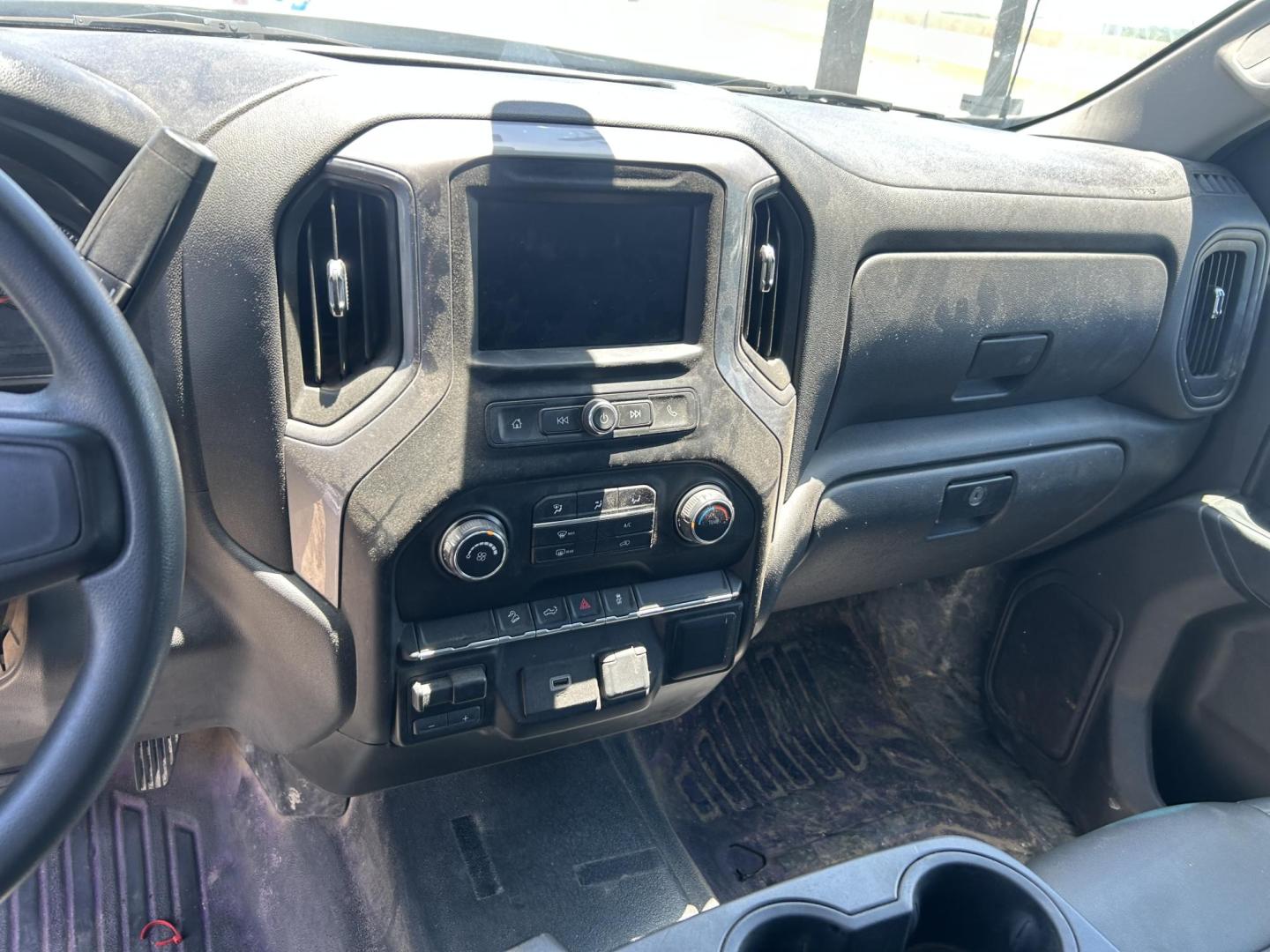 2020 White Chevrolet Silverado 1500 Work Truck Crew Cab Short Box 4WD (3GCUYAEF6LG) with an 5.3L V8 OHV 16V engine, 6A transmission, located at 1687 Business 35 S, New Braunfels, TX, 78130, (830) 625-7159, 29.655487, -98.051491 - Photo#14