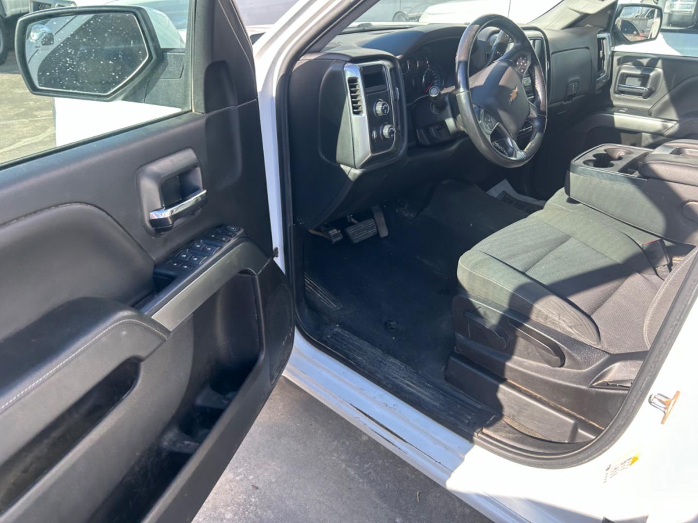 2019 White Chevrolet Silverado 1500 Work Truck Double Cab 4WD (2GCVKPEC1K1) with an 5.3L V8 OHV 16V engine, 6A transmission, located at 1687 Business 35 S, New Braunfels, TX, 78130, (830) 625-7159, 29.655487, -98.051491 - Photo#9