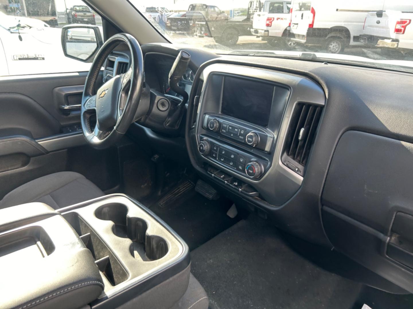 2019 White Chevrolet Silverado 1500 Work Truck Double Cab 4WD (2GCVKPEC1K1) with an 5.3L V8 OHV 16V engine, 6A transmission, located at 1687 Business 35 S, New Braunfels, TX, 78130, (830) 625-7159, 29.655487, -98.051491 - Photo#3