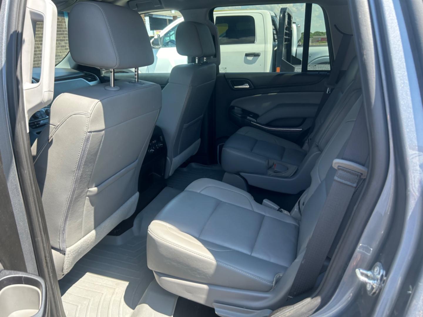 2018 Chevrolet Tahoe (1GNSCBKC6JR) , located at 1687 Business 35 S, New Braunfels, TX, 78130, (830) 625-7159, 29.655487, -98.051491 - Photo#12