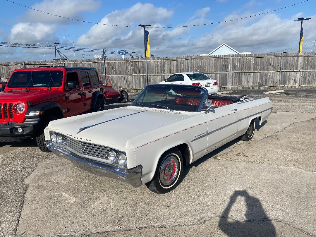 photo of Oldsmobile Dyanamic 88 Convertible