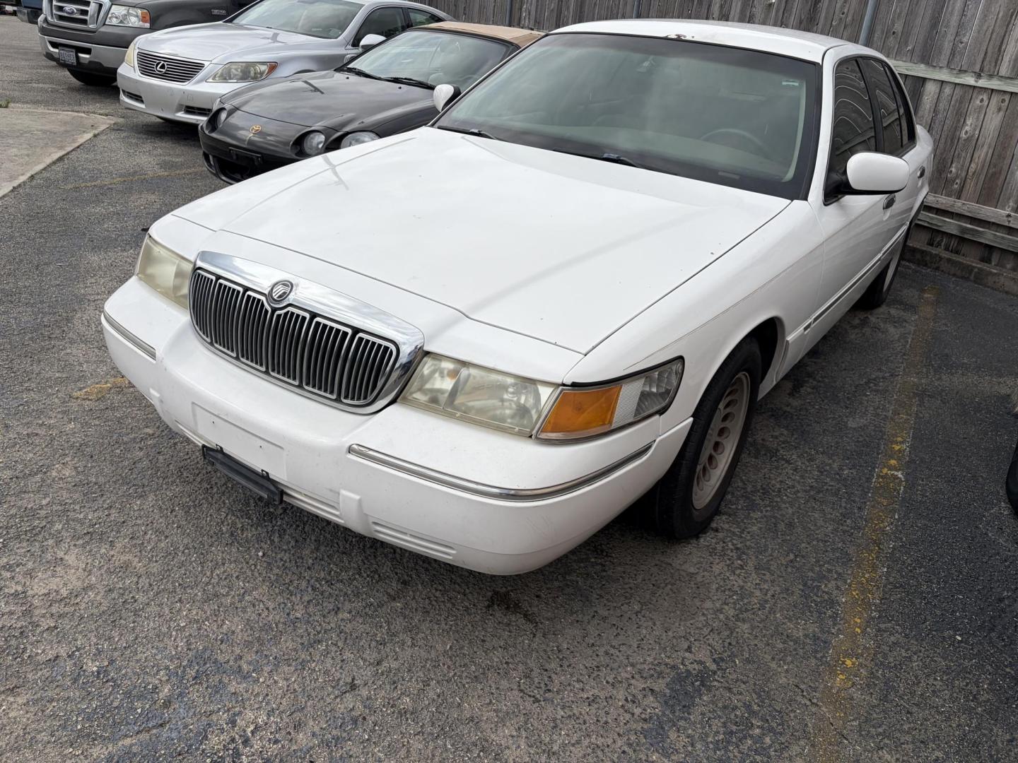 2001 White Mercury Grand Marquis (2MEFM75W21X) , located at 1687 Business 35 S, New Braunfels, TX, 78130, (830) 625-7159, 29.655487, -98.051491 - Photo#0
