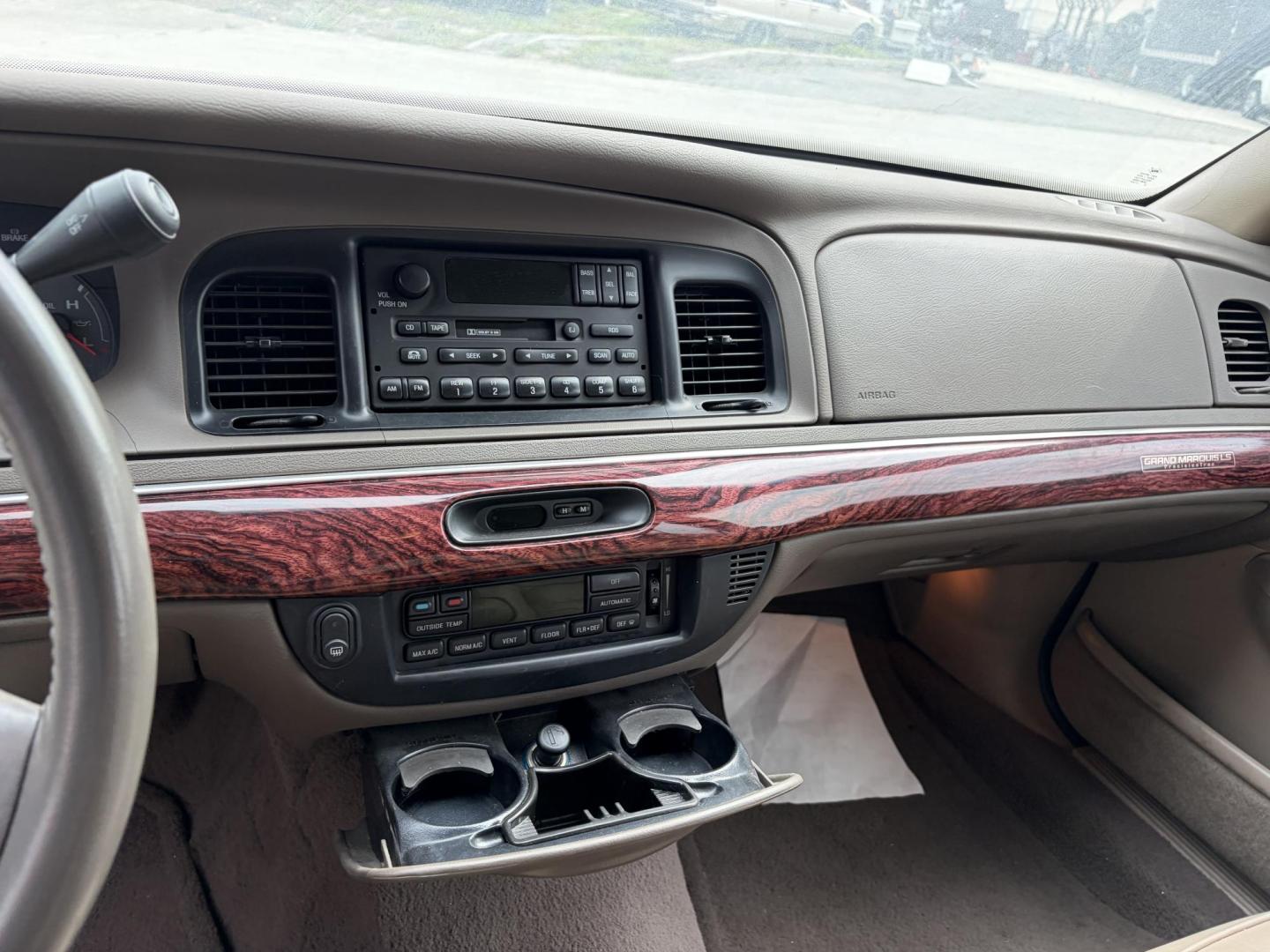 2001 White Mercury Grand Marquis (2MEFM75W21X) , located at 1687 Business 35 S, New Braunfels, TX, 78130, (830) 625-7159, 29.655487, -98.051491 - Photo#3