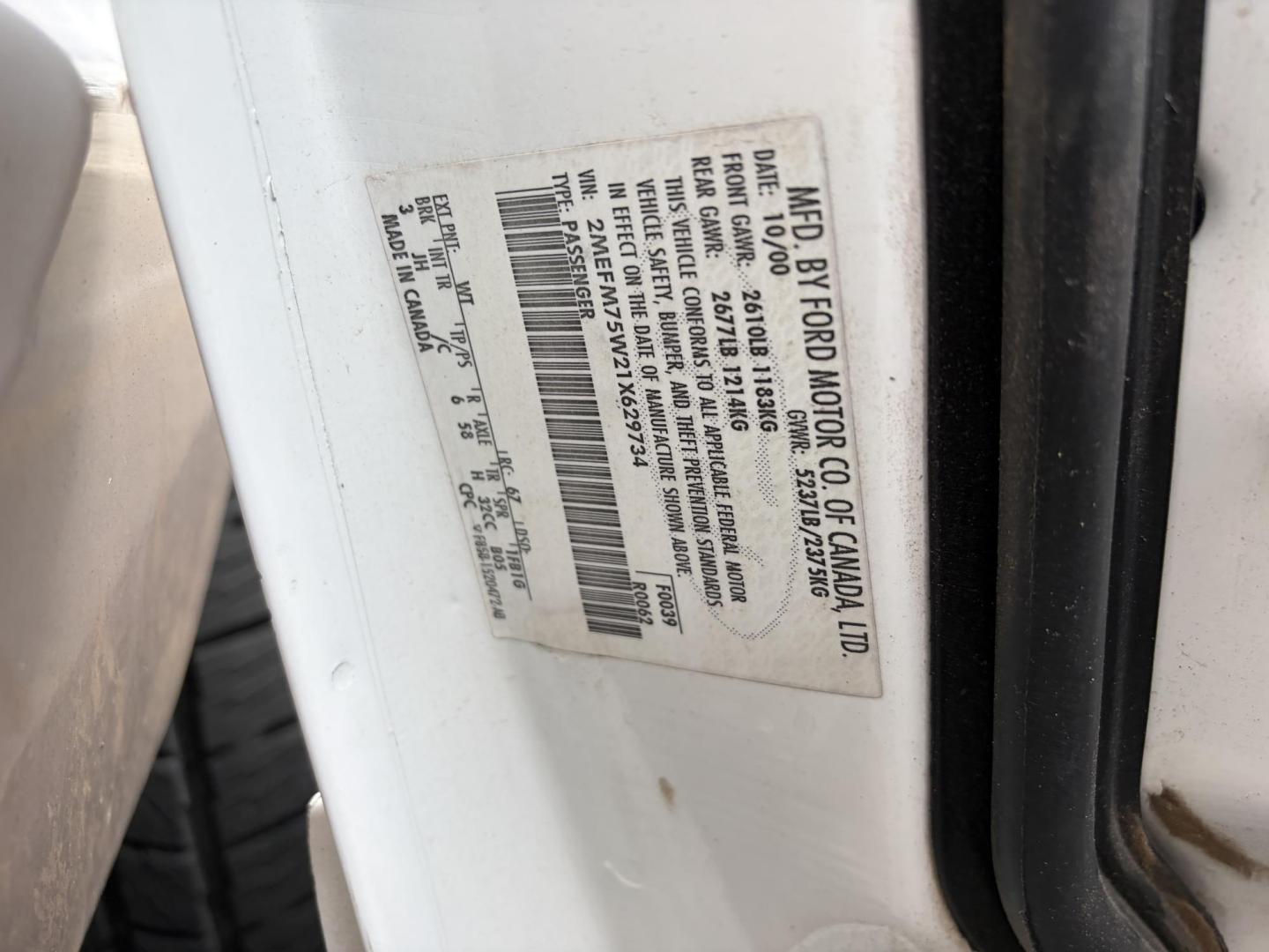 2001 White Mercury Grand Marquis (2MEFM75W21X) , located at 1687 Business 35 S, New Braunfels, TX, 78130, (830) 625-7159, 29.655487, -98.051491 - Photo#7