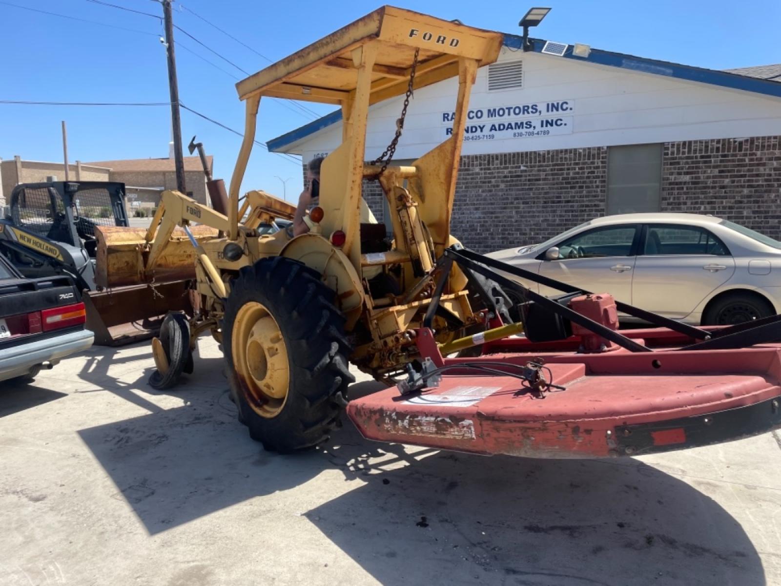 1978 Yellow /Yellow Ford Tractor (C558709) with an 335 engine, located at 1687 Business 35 S, New Braunfels, TX, 78130, (830) 625-7159, 29.655487, -98.051491 - Photo #2