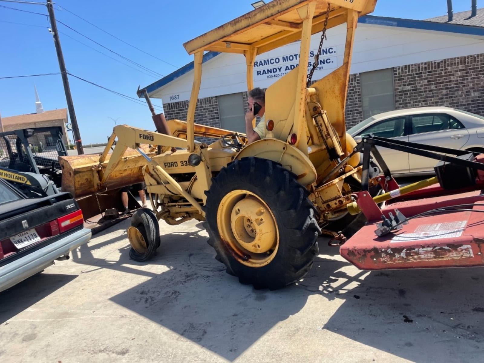 1978 Yellow /Yellow Ford Tractor (C558709) with an 335 engine, located at 1687 Business 35 S, New Braunfels, TX, 78130, (830) 625-7159, 29.655487, -98.051491 - Photo #3